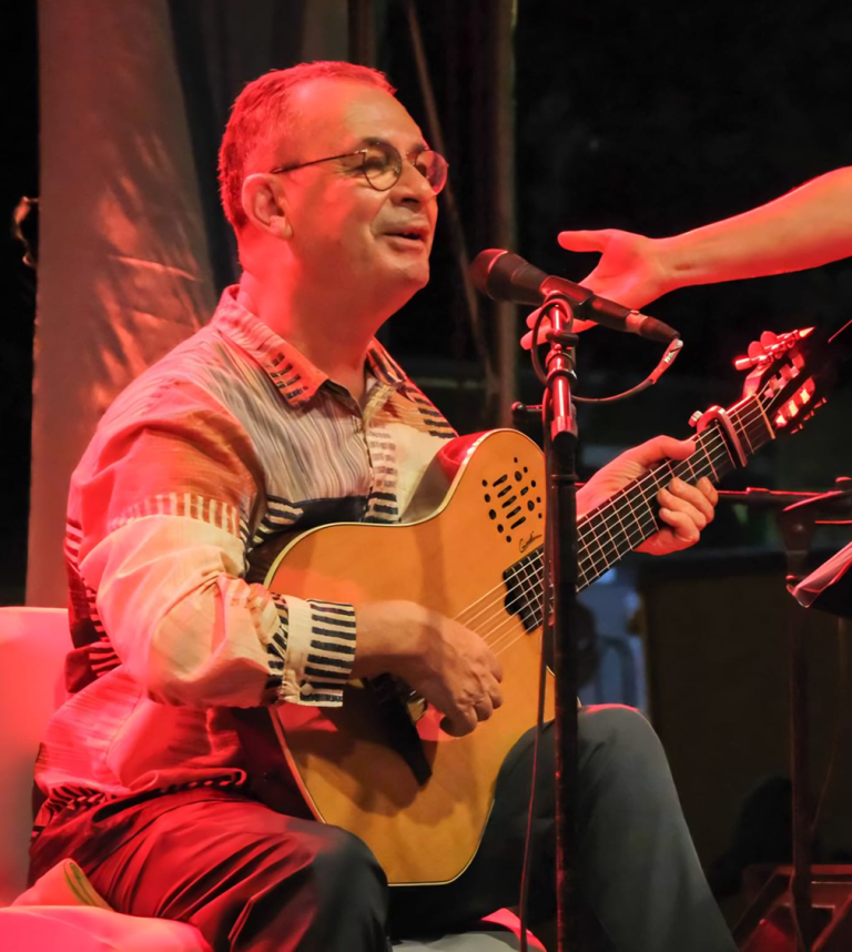 Aníbal Raposo canta Poetas da Lusofonia