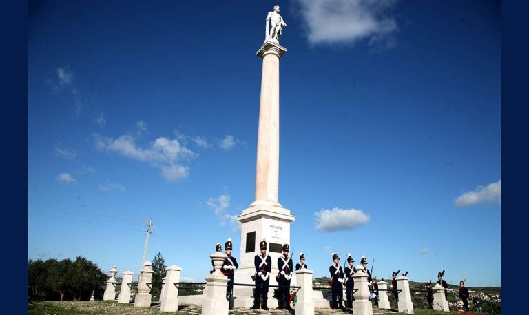 Monumento a Hércules e aos Defensores das Linhas de Torres Vedras